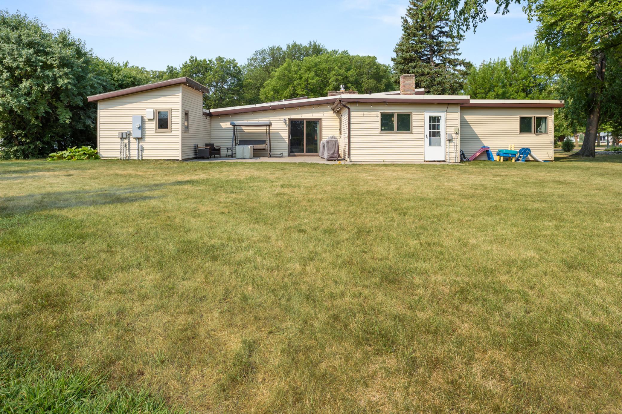 1955 single family home for sale at 844 2nd Street N in Wahpeton, ND — 4 bed, 2 bath (photo 4 of 54)