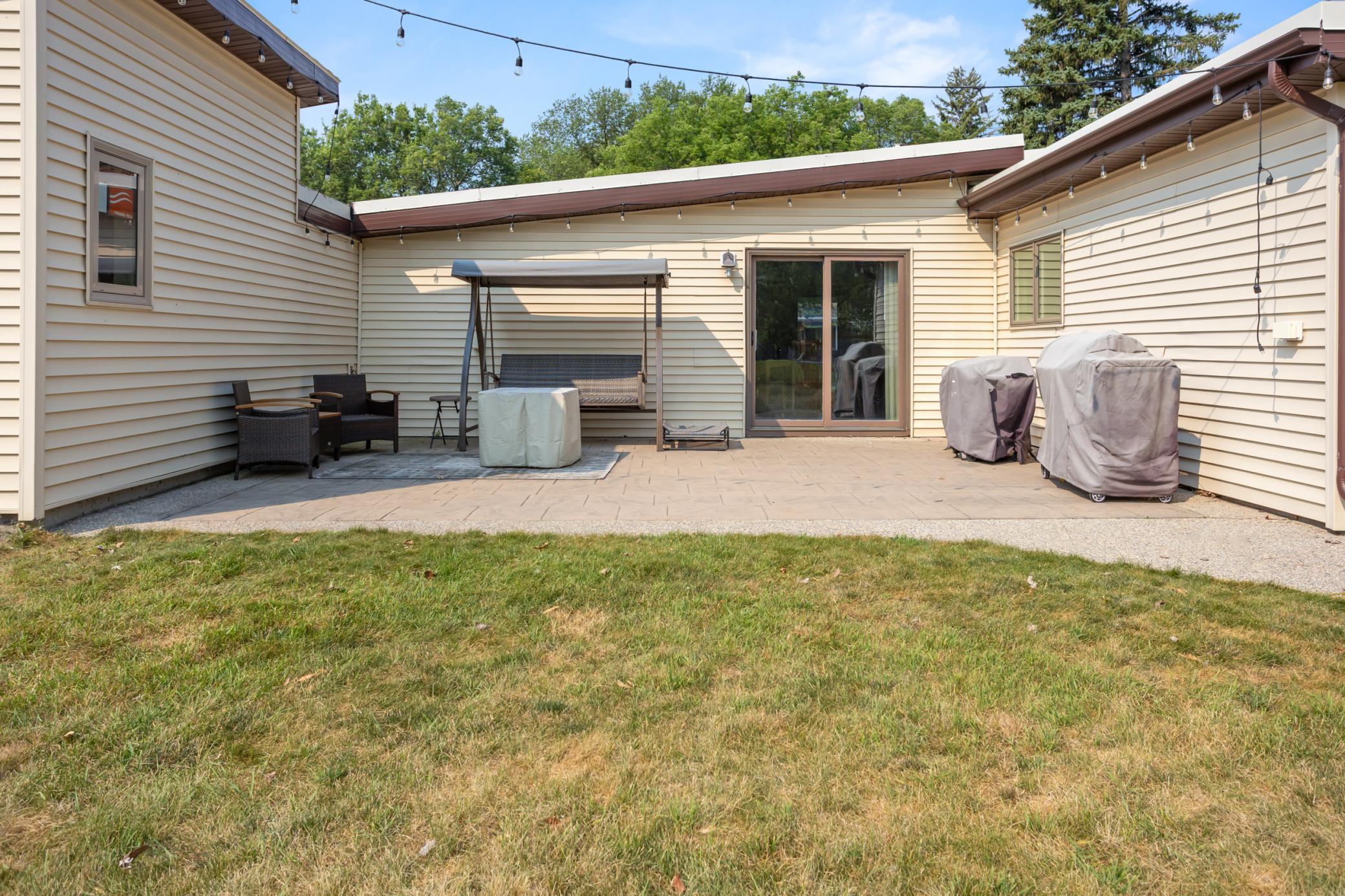 1955 single family home for sale at 844 2nd Street N in Wahpeton, ND — 4 bed, 2 bath (photo 5 of 54)