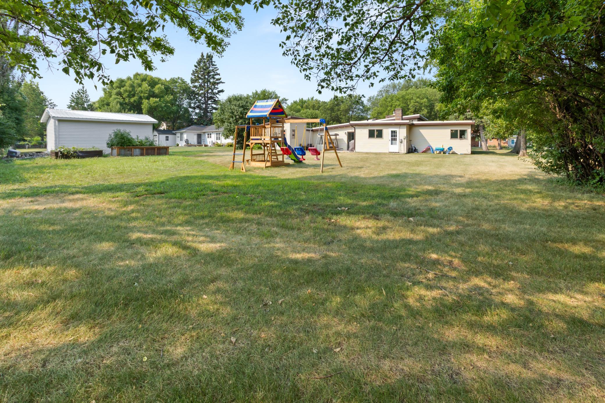 1955 single family home for sale at 844 2nd Street N in Wahpeton, ND — 4 bed, 2 bath (photo 42 of 54)
