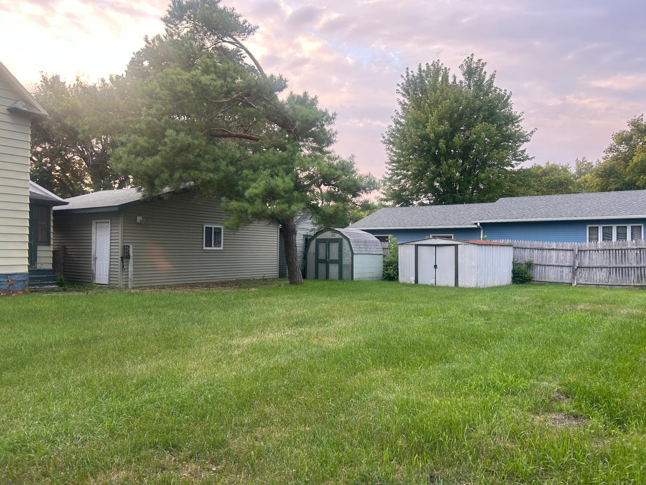1890 single family home for sale at 309 4th Street W in Thief River Falls, MN — 3 bed, 1 bath (photo 5 of 10)
