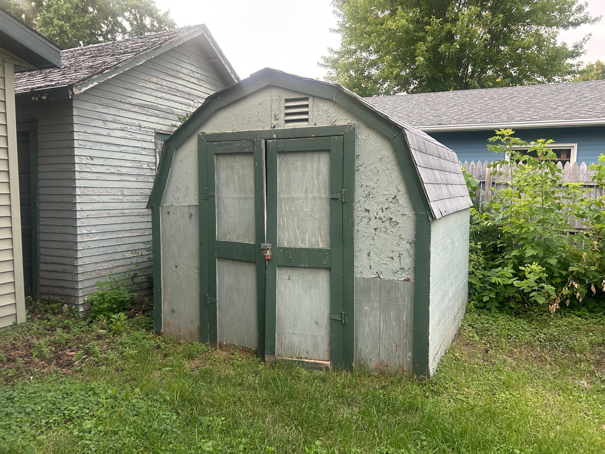 1890 single family home for sale at 309 4th Street W in Thief River Falls, MN — 3 bed, 1 bath (photo 6 of 10)