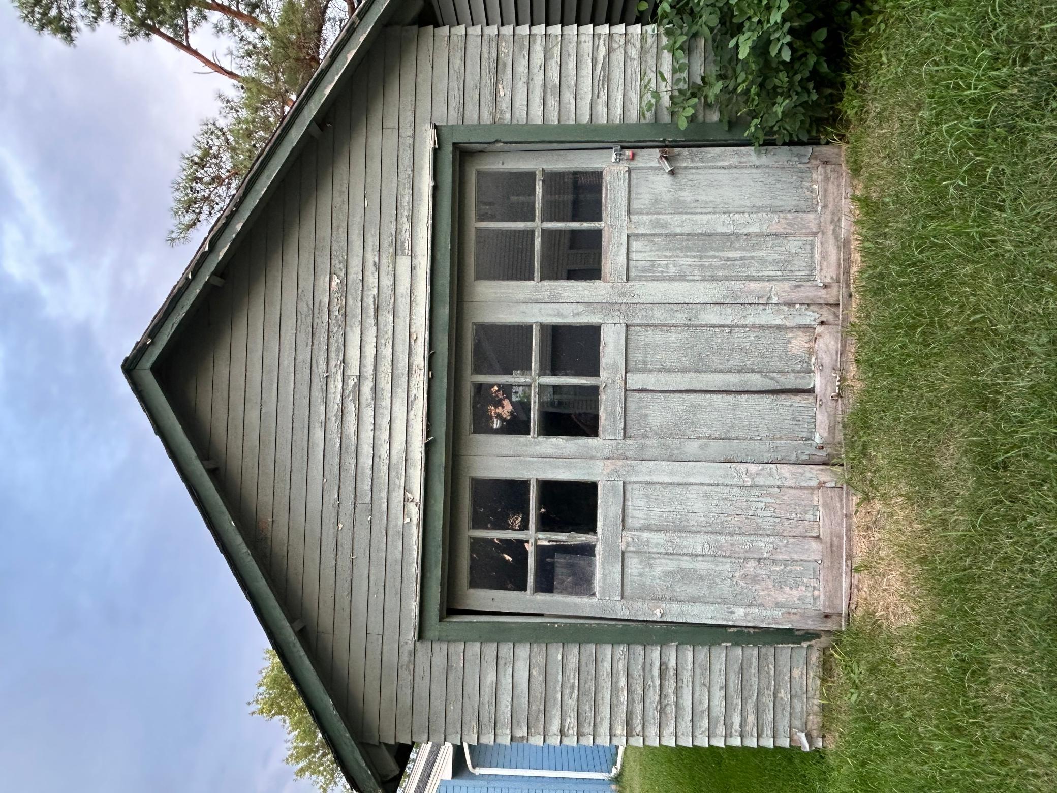 1890 single family home for sale at 309 4th Street W in Thief River Falls, MN — 3 bed, 1 bath (photo 8 of 10)