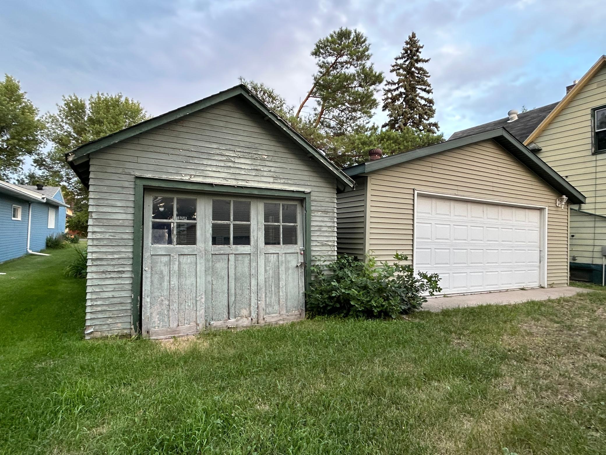 1890 single family home for sale at 309 4th Street W in Thief River Falls, MN — 3 bed, 1 bath (photo 9 of 10)