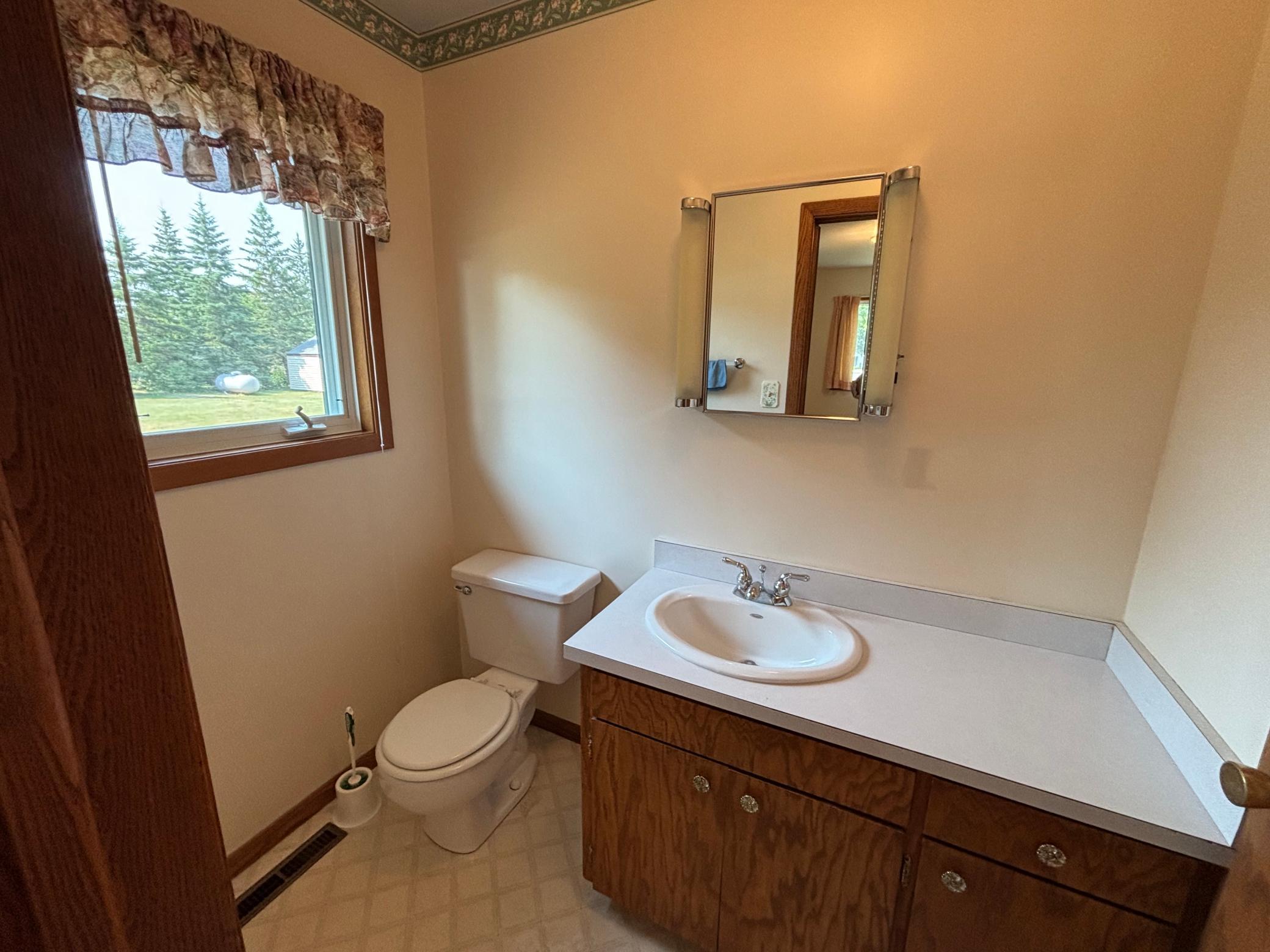 1969 single family home for sale at 506 Lincoln Avenue W in Karlstad, MN — 3 bed, 2 bath (photo 18 of 32)