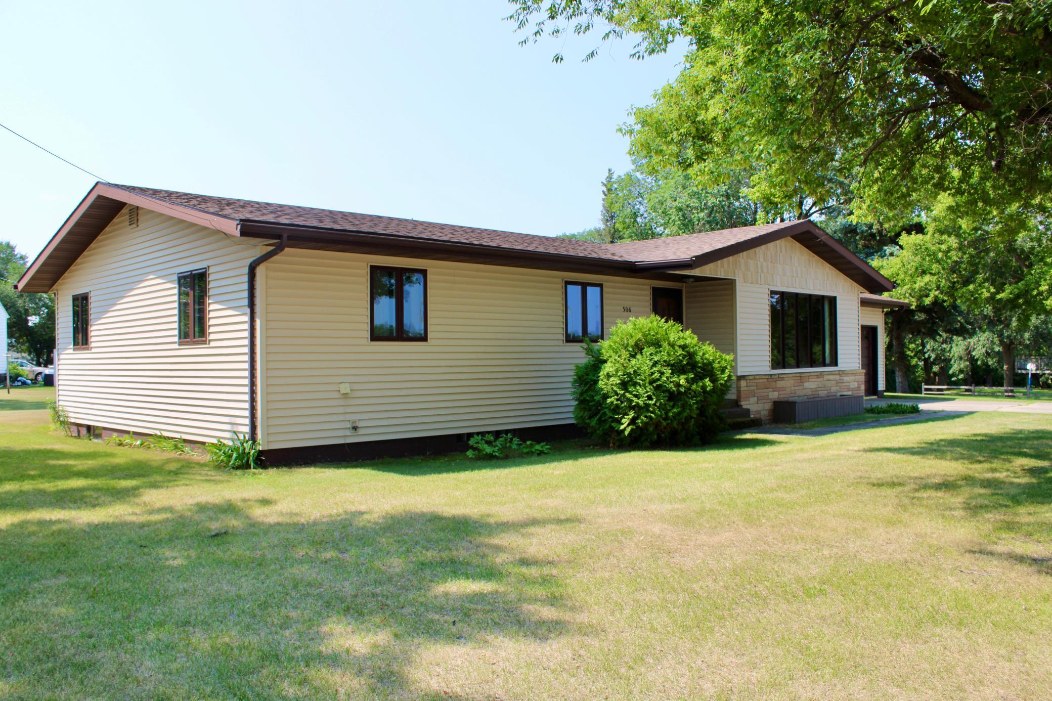 1969 single family home for sale at 506 Lincoln Avenue W in Karlstad, MN — 3 bed, 2 bath (photo 3 of 32)