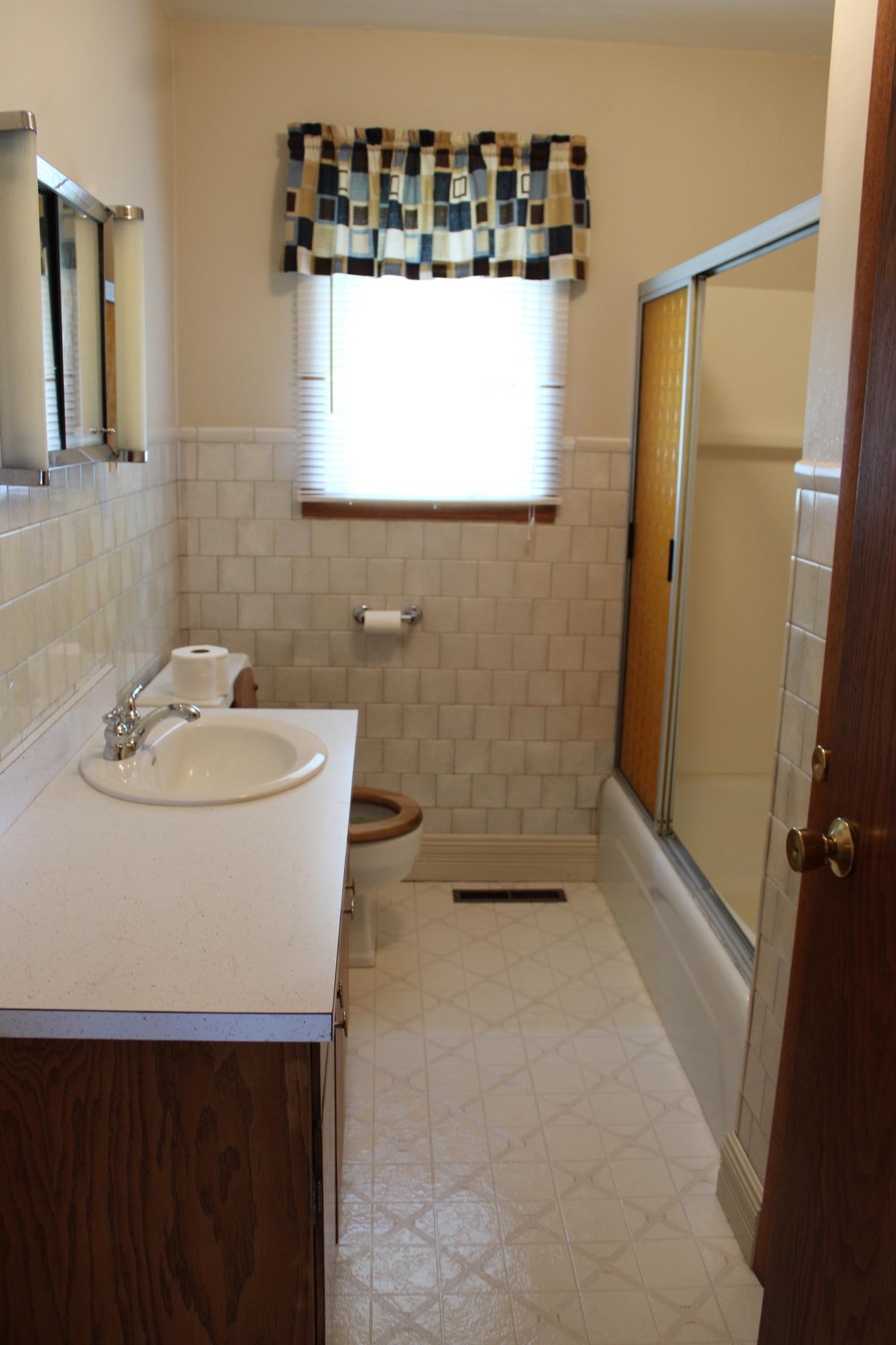 1969 single family home for sale at 506 Lincoln Avenue W in Karlstad, MN — 3 bed, 2 bath (photo 9 of 32)