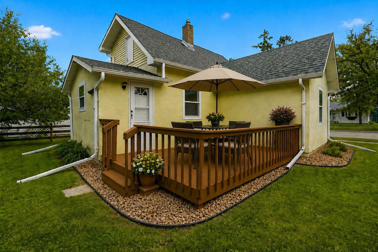 1930 single family home for sale at 109 Kneale Avenue S in Thief River Falls, MN — 2 bed, 1 bath (photo 2 of 12)