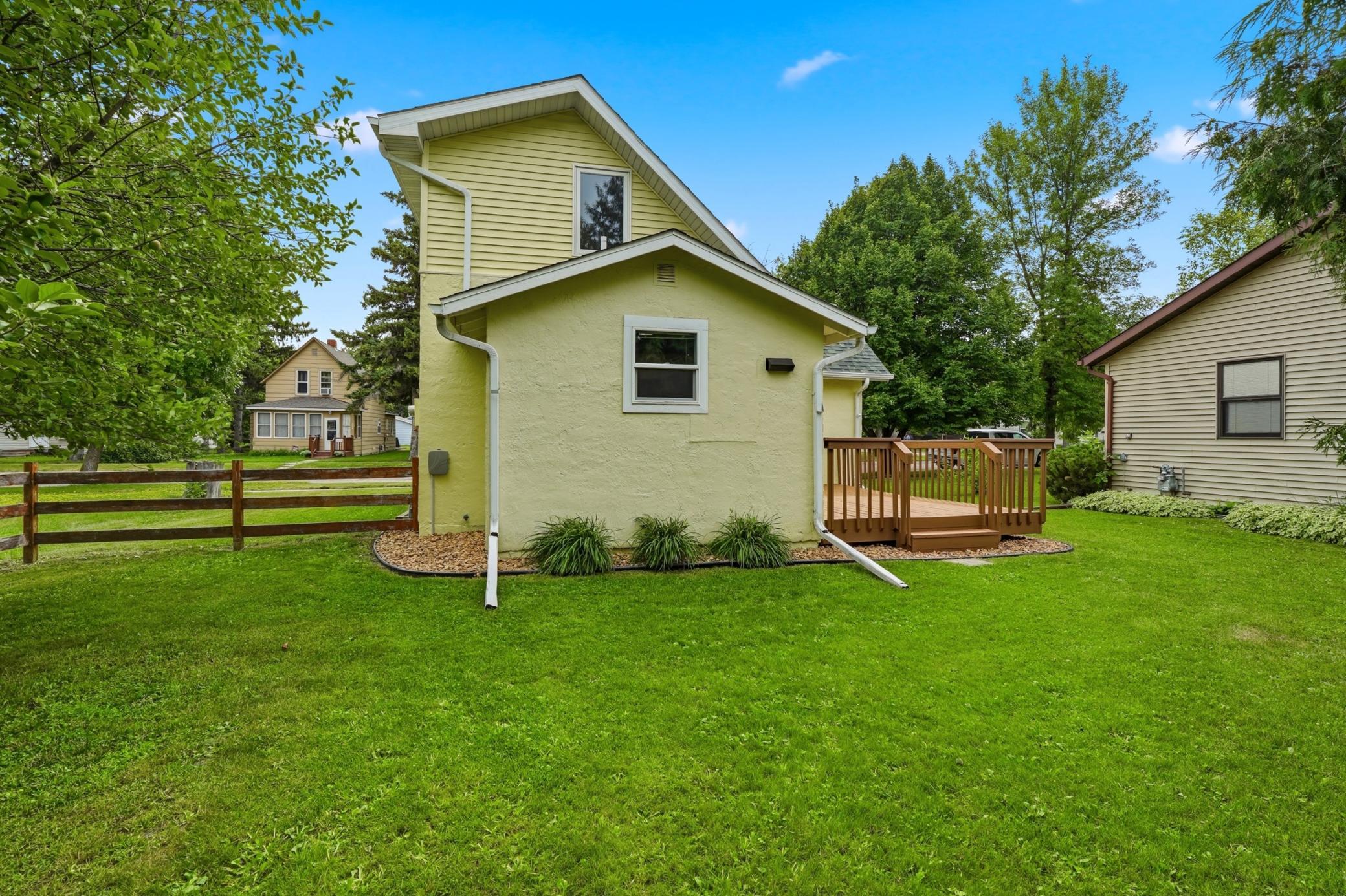 1930 single family home for sale at 109 Kneale Avenue S in Thief River Falls, MN — 2 bed, 1 bath (photo 3 of 12)