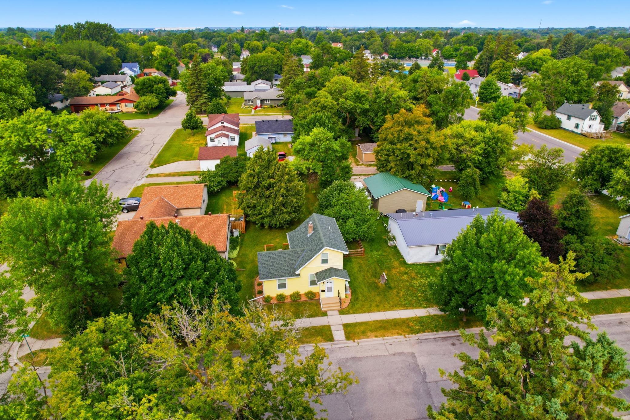 1930 single family home for sale at 109 Kneale Avenue S in Thief River Falls, MN — 2 bed, 1 bath (photo 7 of 12)