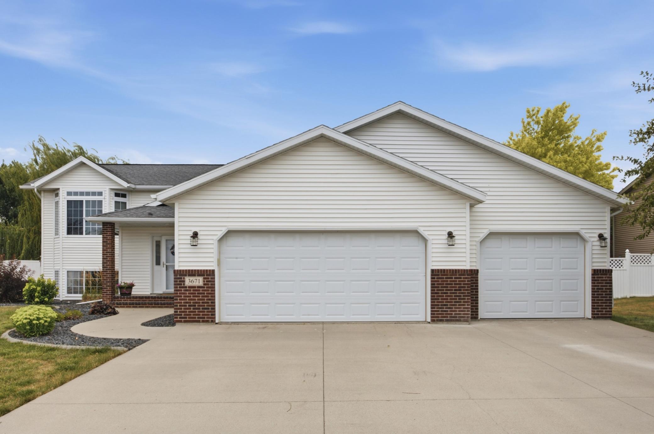 3671 Harrison Street S, Fargo ND 58104 - Photo 2 of 37