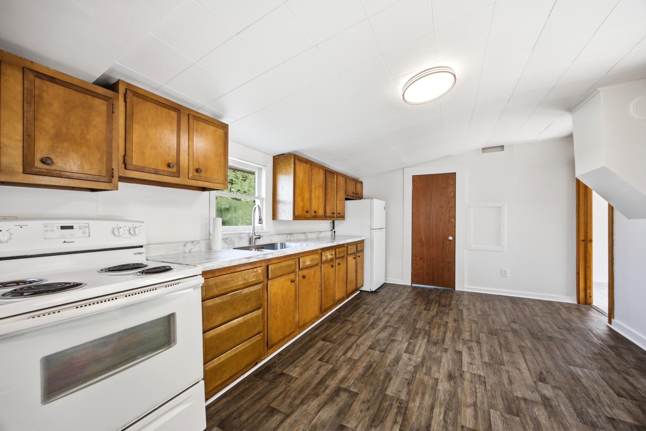 1950 single family home for sale at 206 1st Avenue NE in Hankinson, ND — 2 bed, 1 bath (photo 14 of 28)