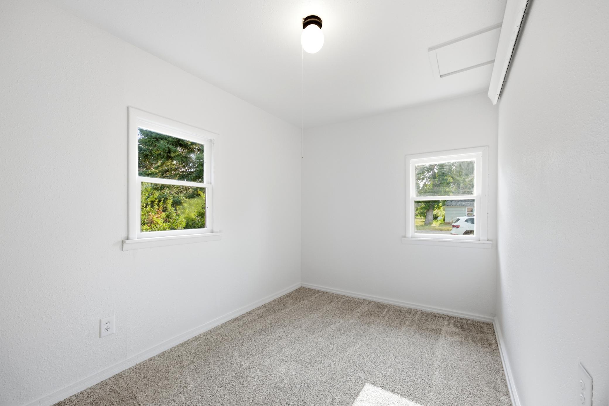 1950 single family home for sale at 206 1st Avenue NE in Hankinson, ND — 2 bed, 1 bath (photo 18 of 28)