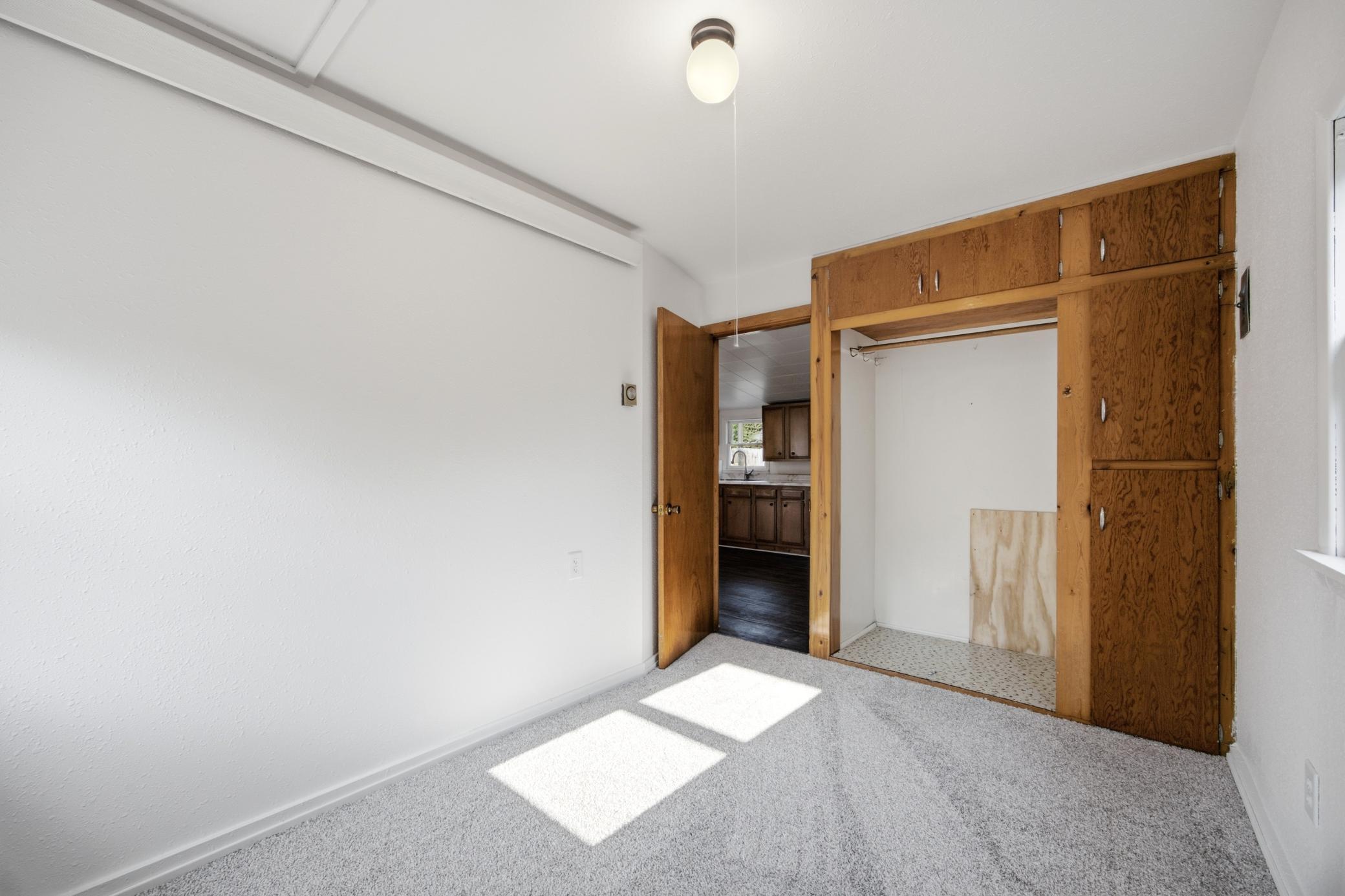 1950 single family home for sale at 206 1st Avenue NE in Hankinson, ND — 2 bed, 1 bath (photo 19 of 28)