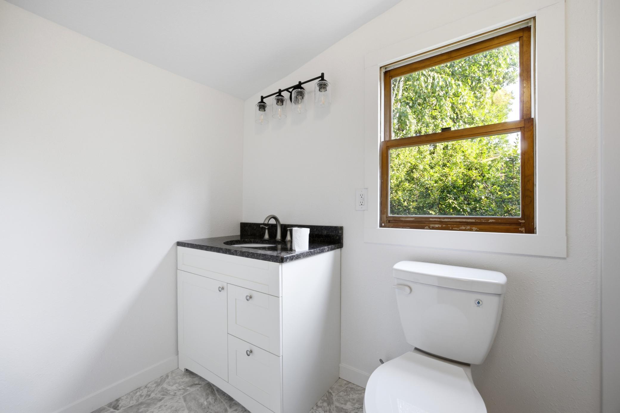 1950 single family home for sale at 206 1st Avenue NE in Hankinson, ND — 2 bed, 1 bath (photo 20 of 28)