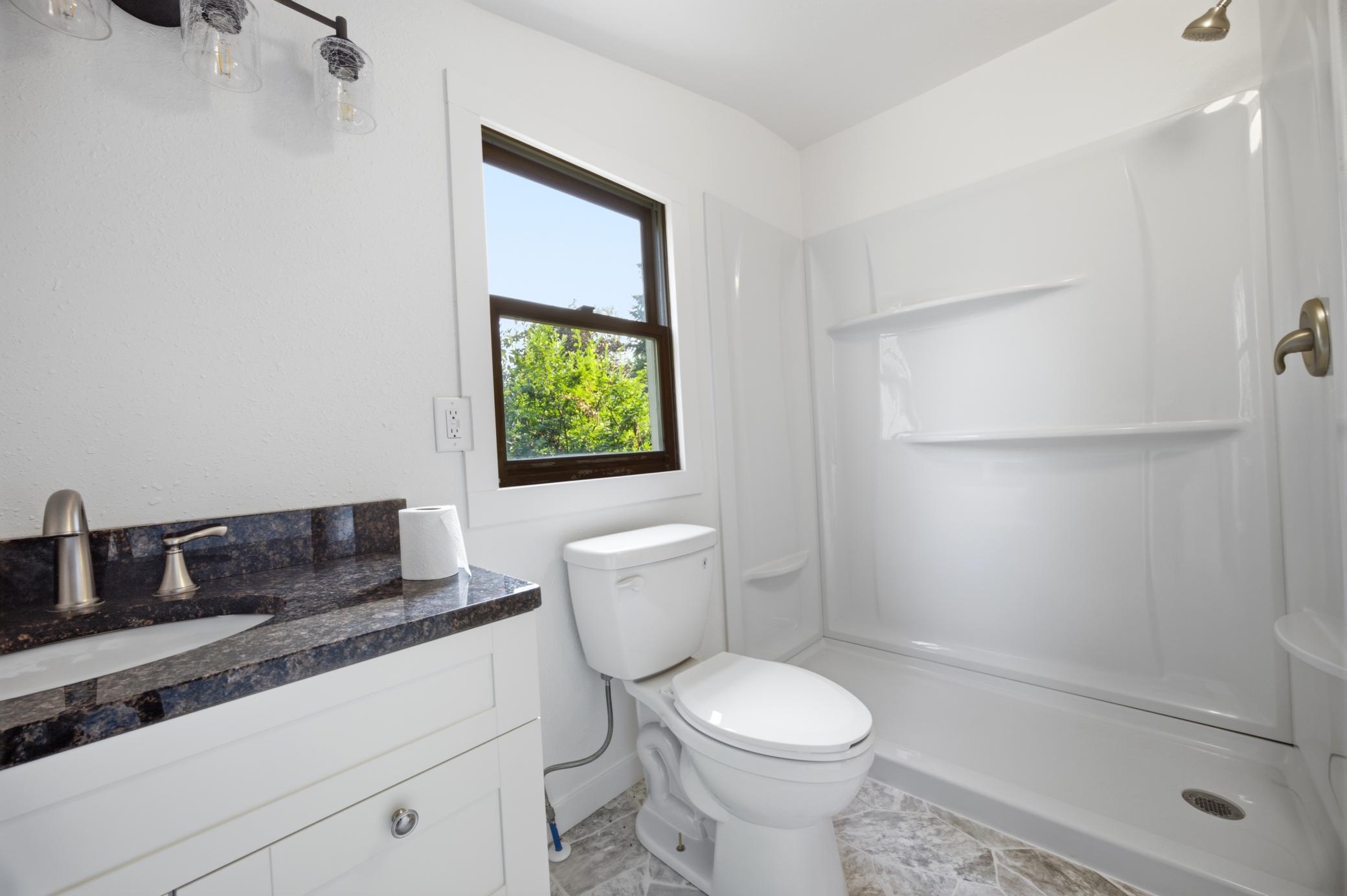 1950 single family home for sale at 206 1st Avenue NE in Hankinson, ND — 2 bed, 1 bath (photo 21 of 28)