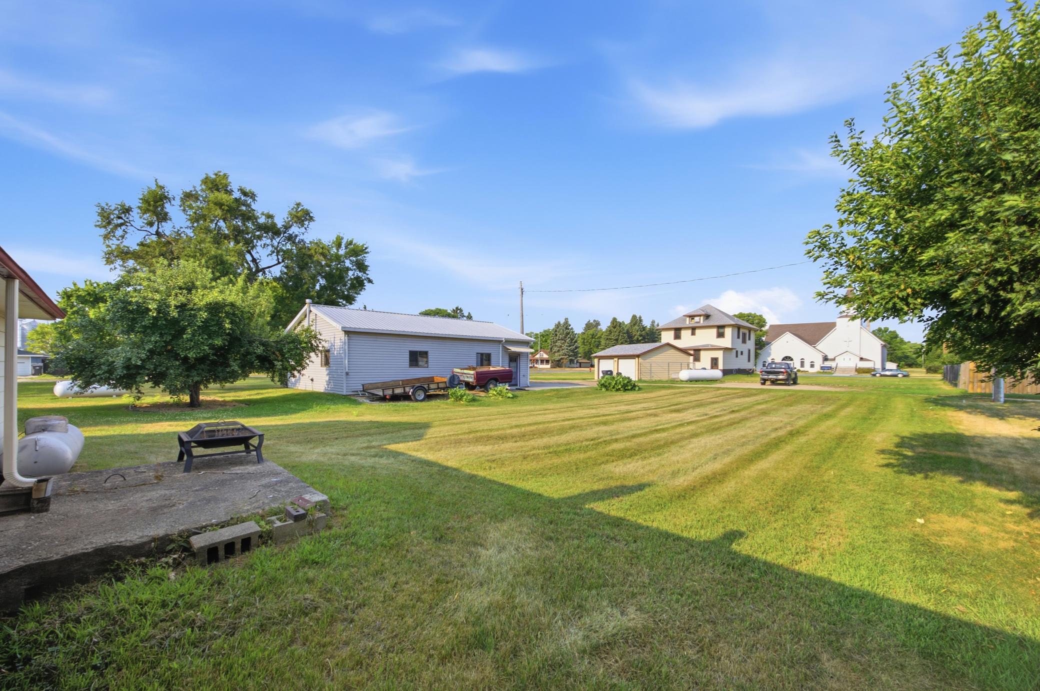 1950 single family home for sale at 206 1st Avenue NE in Hankinson, ND — 2 bed, 1 bath (photo 4 of 28)