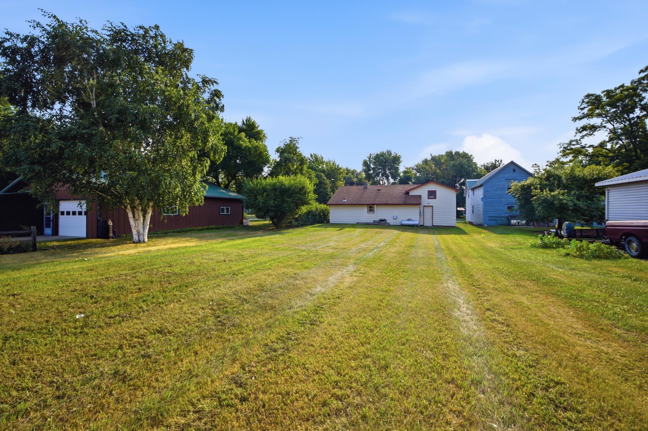1950 single family home for sale at 206 1st Avenue NE in Hankinson, ND — 2 bed, 1 bath (photo 6 of 28)