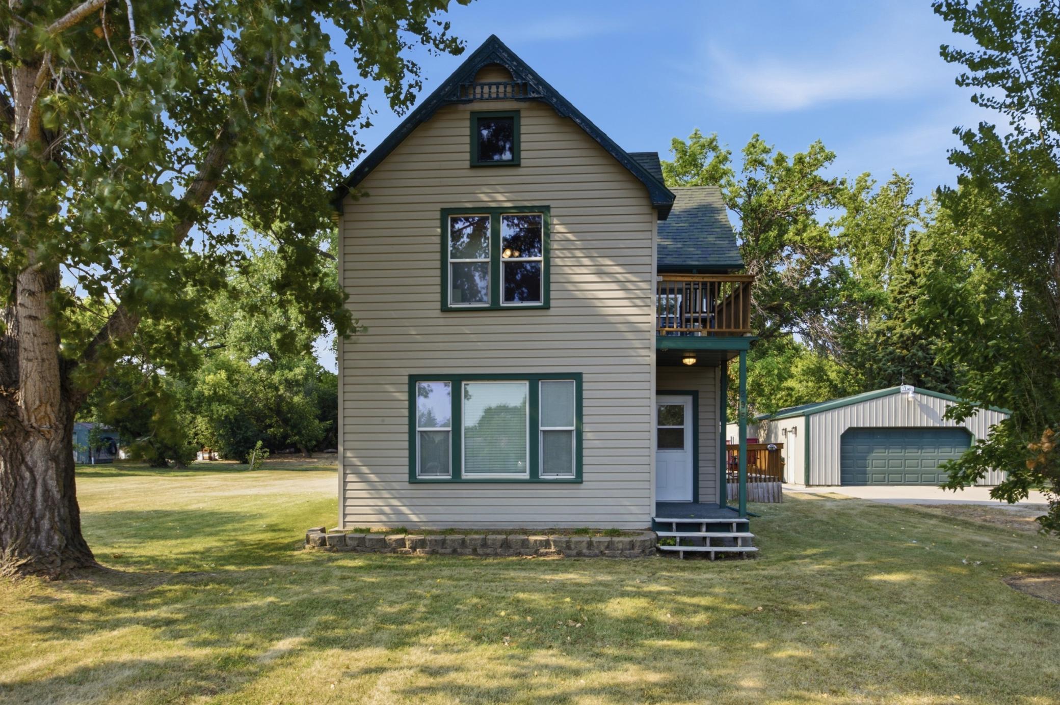 1900 single family home for sale at 295 9th Avenue in Walcott, ND — 4 bed, 2 bath (photo 2 of 35)