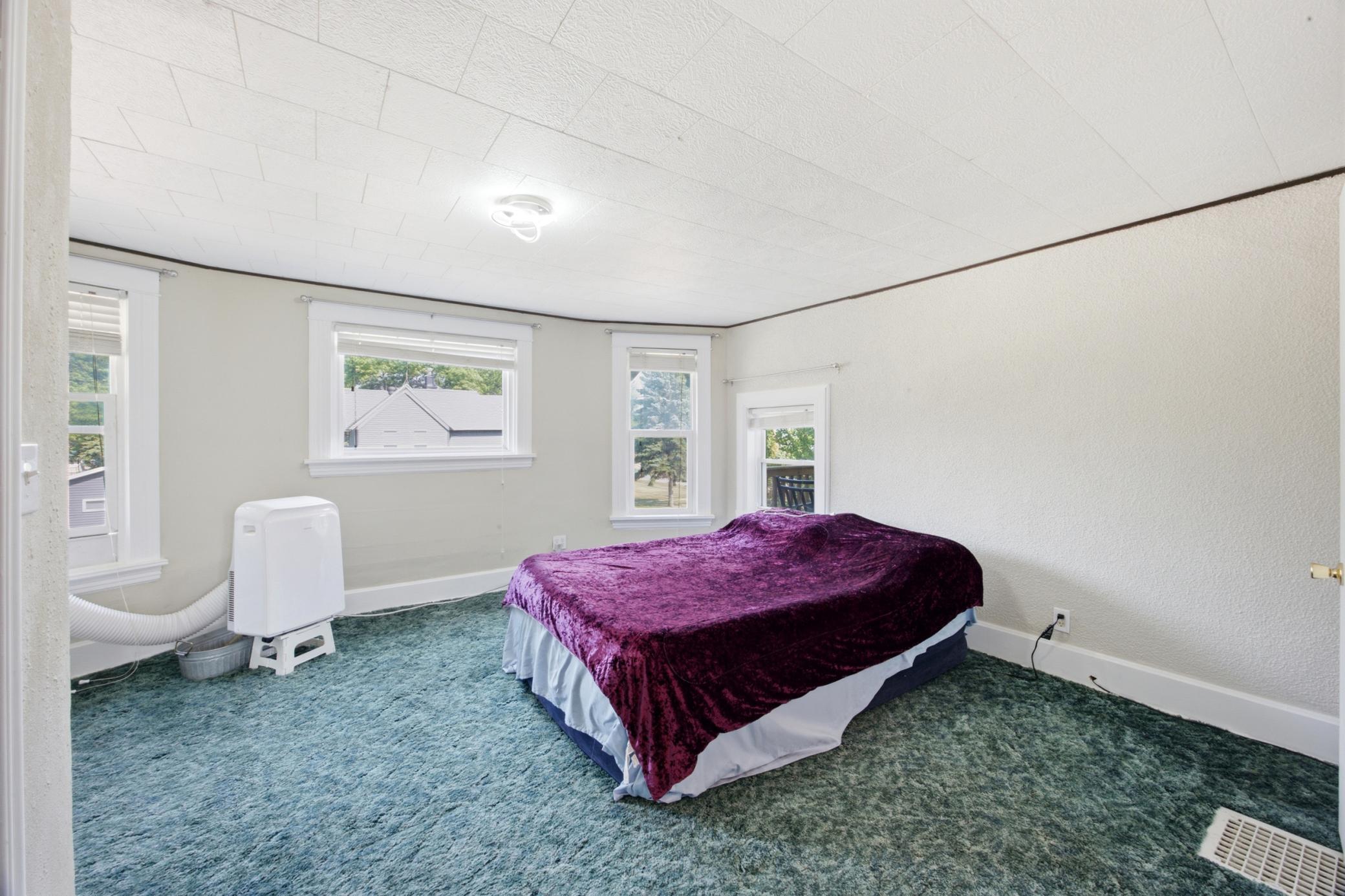 1900 single family home for sale at 295 9th Avenue in Walcott, ND — 4 bed, 2 bath (photo 15 of 35)