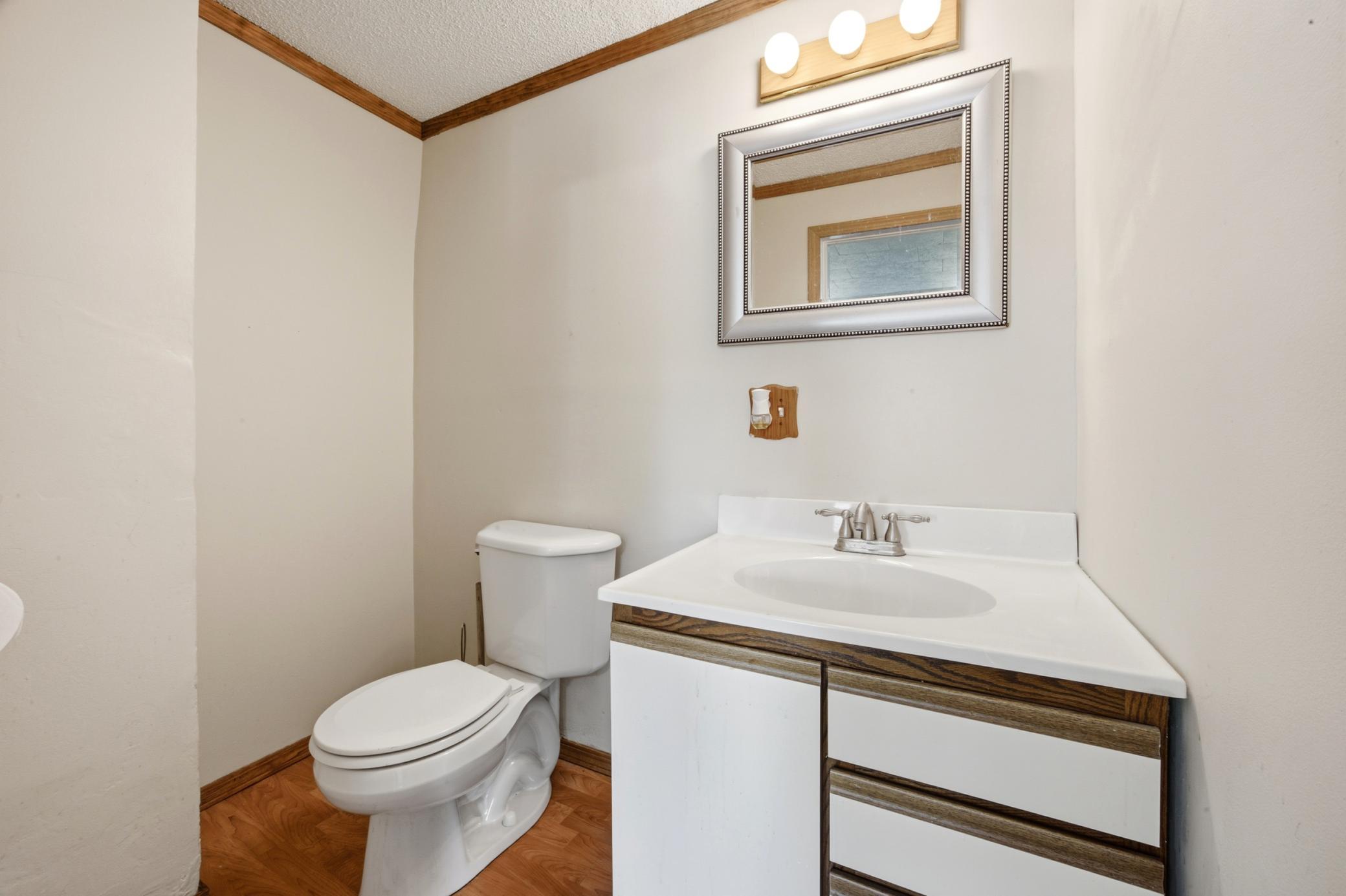 1900 single family home for sale at 295 9th Avenue in Walcott, ND — 4 bed, 2 bath (photo 17 of 35)