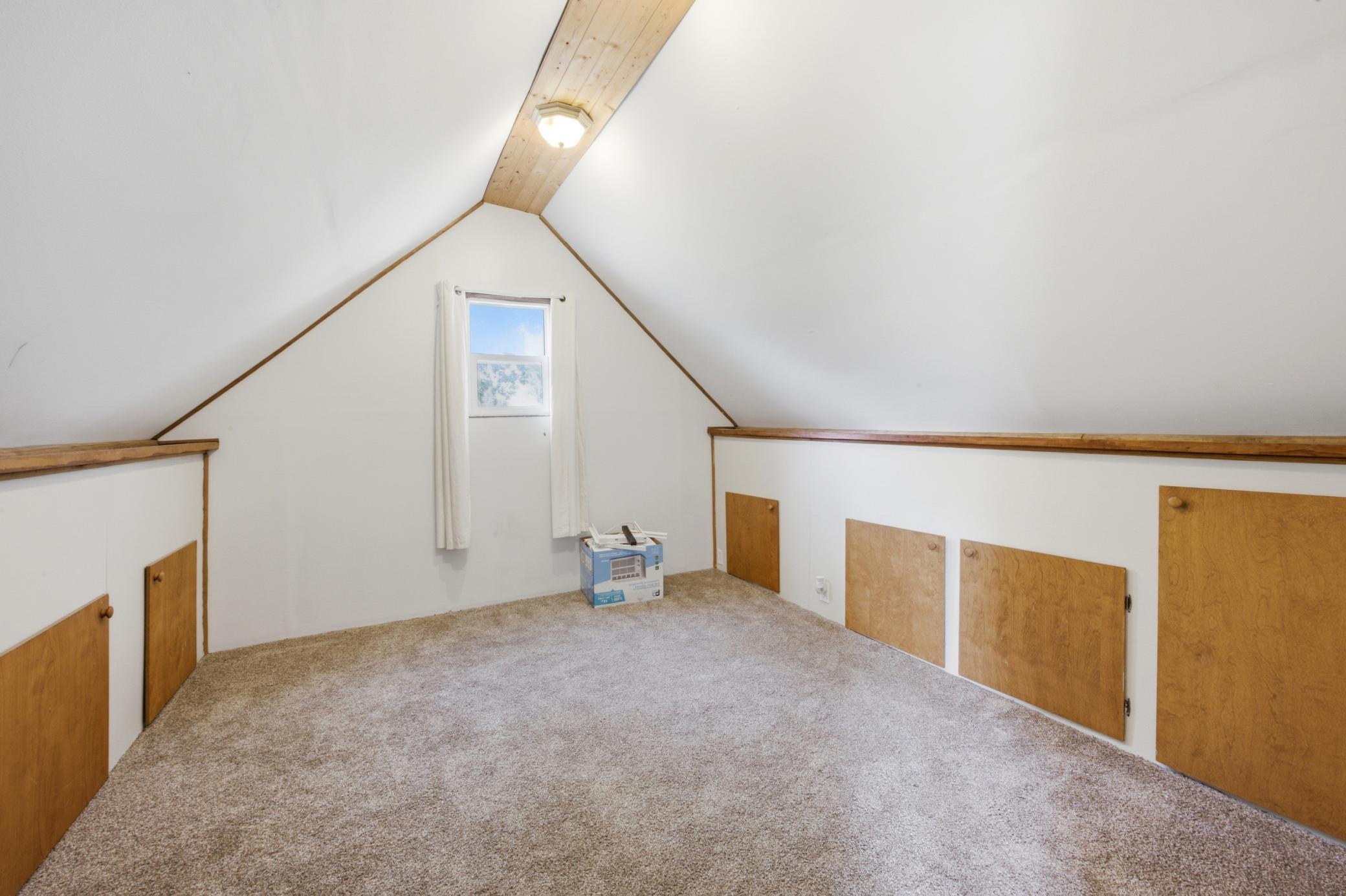 1900 single family home for sale at 295 9th Avenue in Walcott, ND — 4 bed, 2 bath (photo 19 of 35)