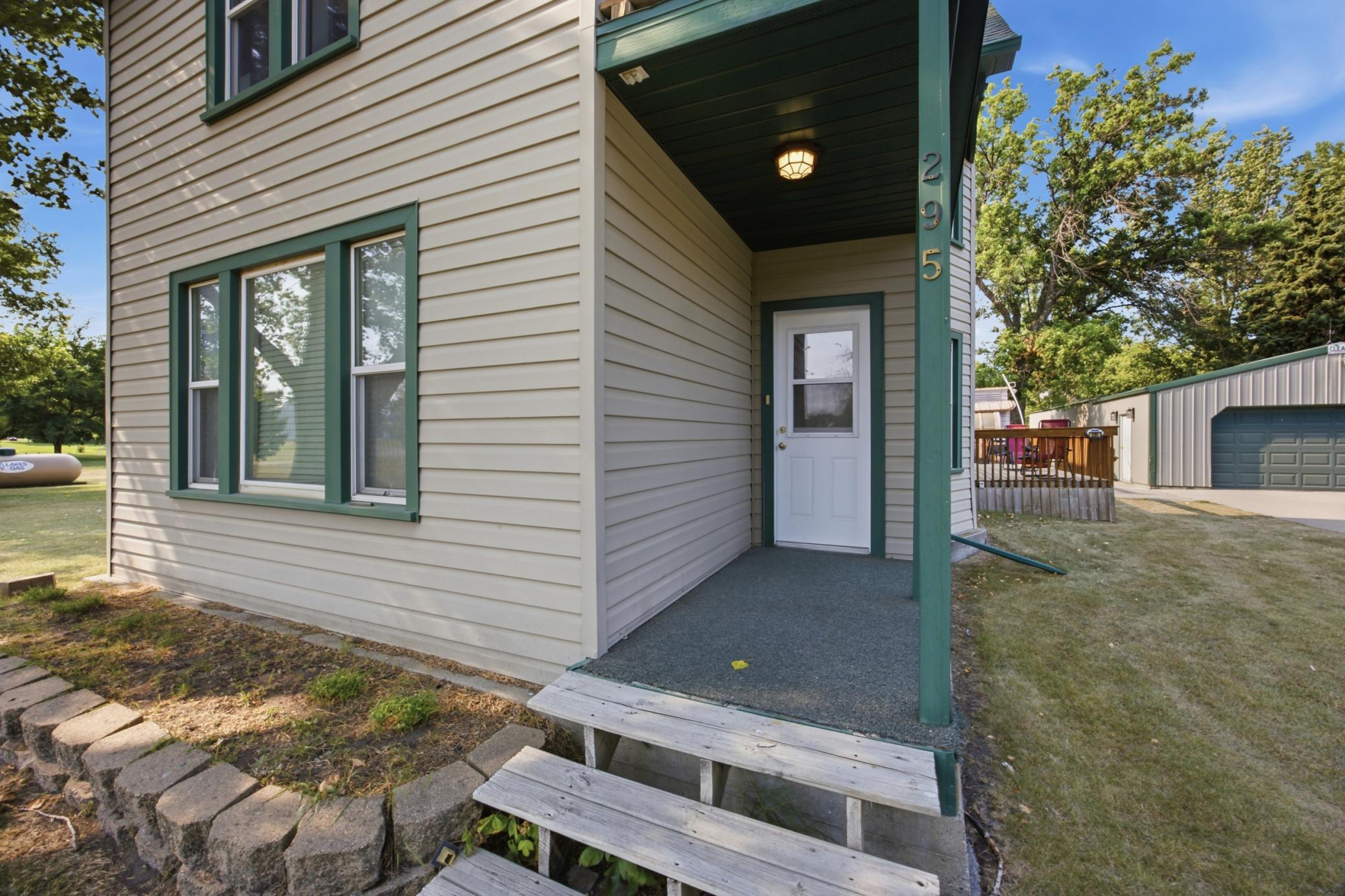 1900 single family home for sale at 295 9th Avenue in Walcott, ND — 4 bed, 2 bath (photo 3 of 35)