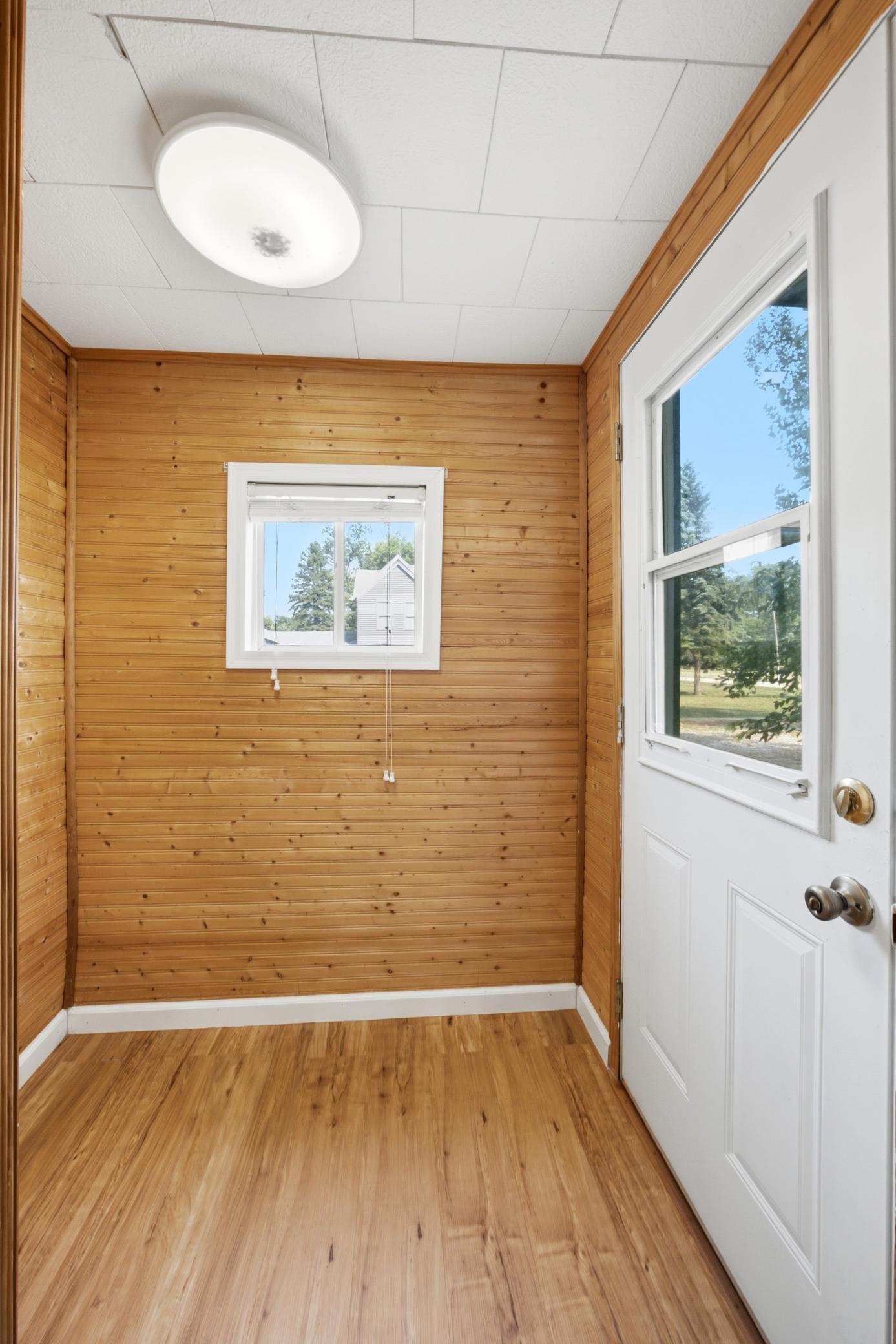 1900 single family home for sale at 295 9th Avenue in Walcott, ND — 4 bed, 2 bath (photo 4 of 35)
