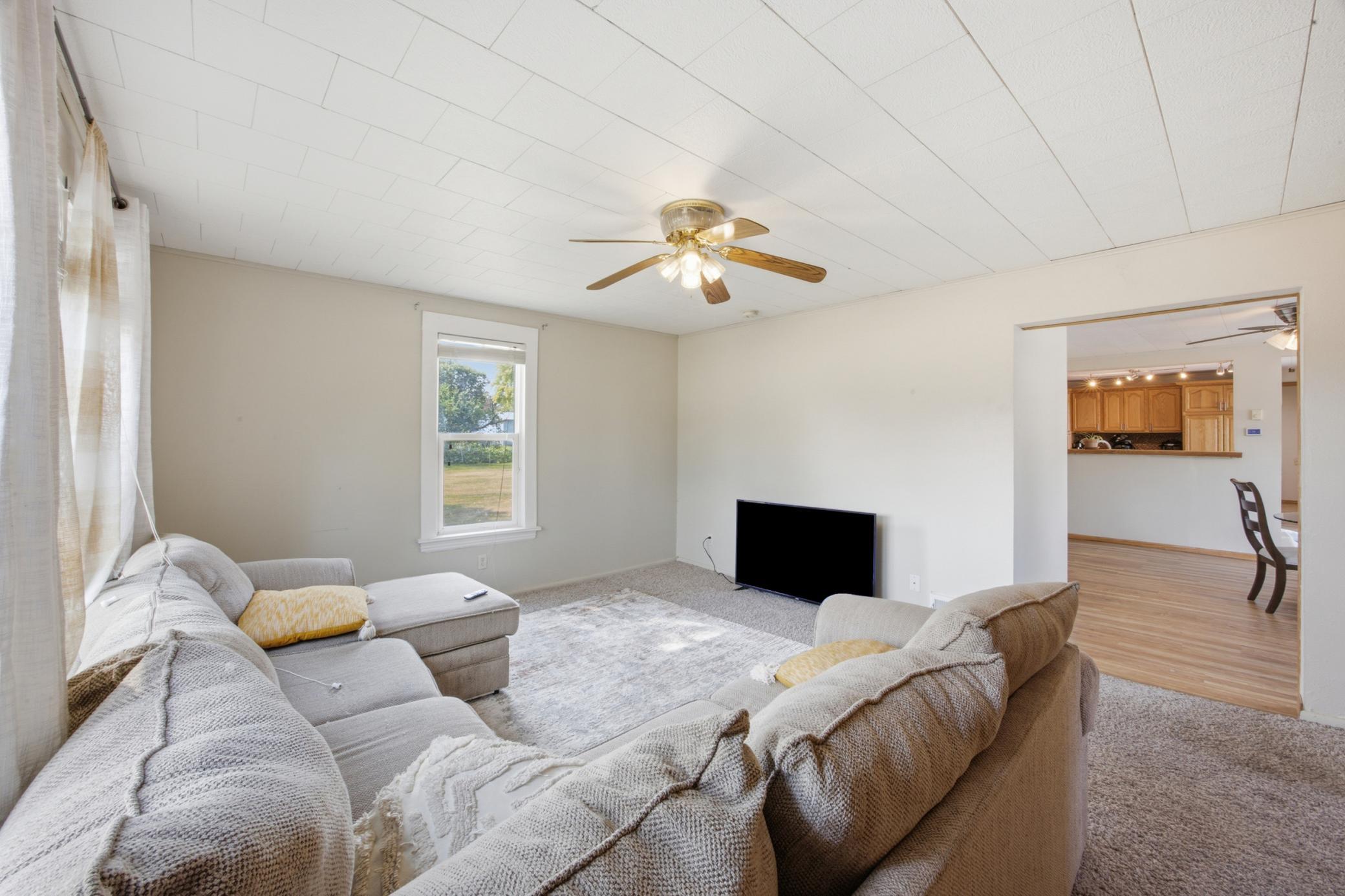 1900 single family home for sale at 295 9th Avenue in Walcott, ND — 4 bed, 2 bath (photo 5 of 35)
