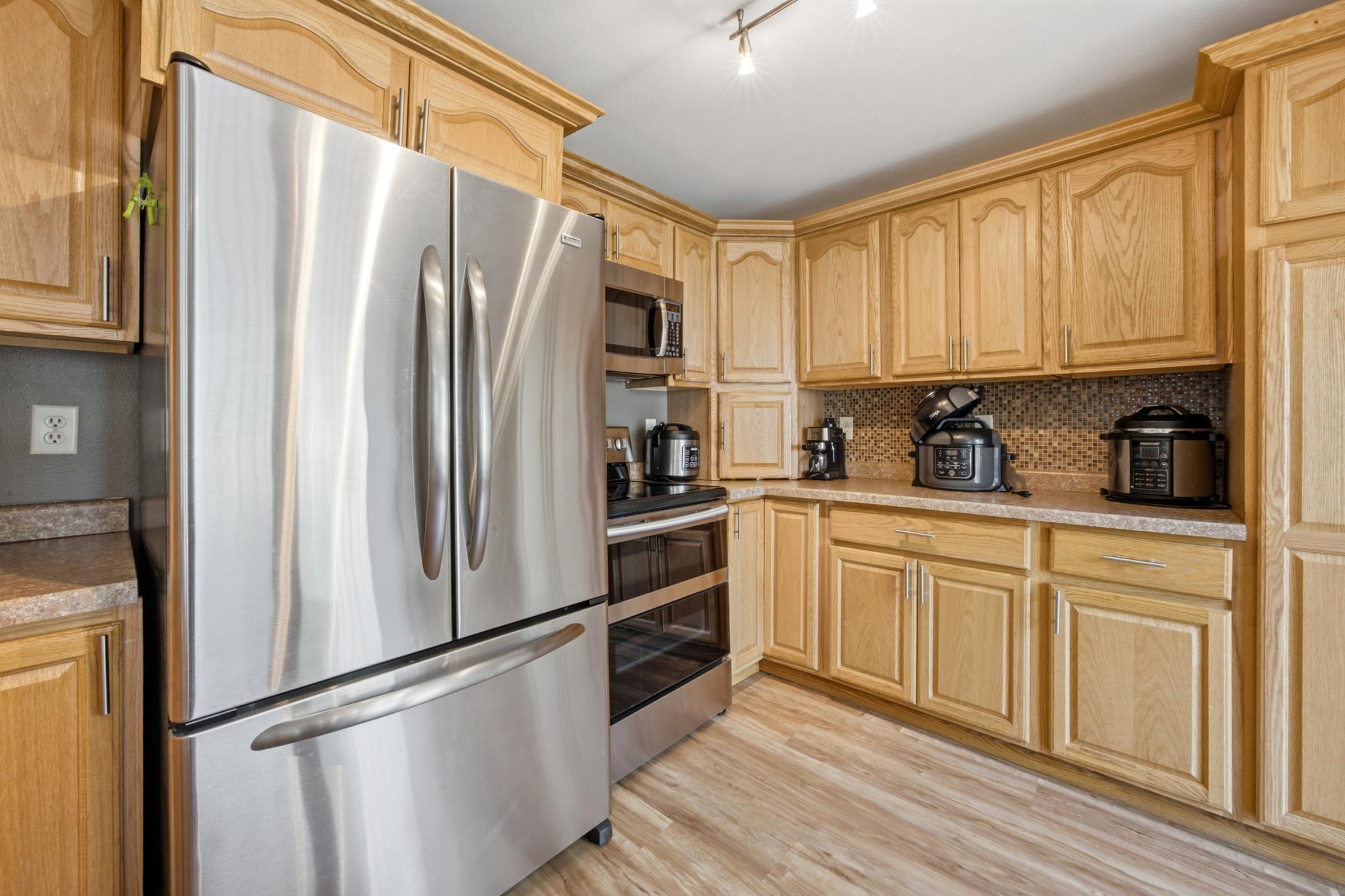 1900 single family home for sale at 295 9th Avenue in Walcott, ND — 4 bed, 2 bath (photo 9 of 35)