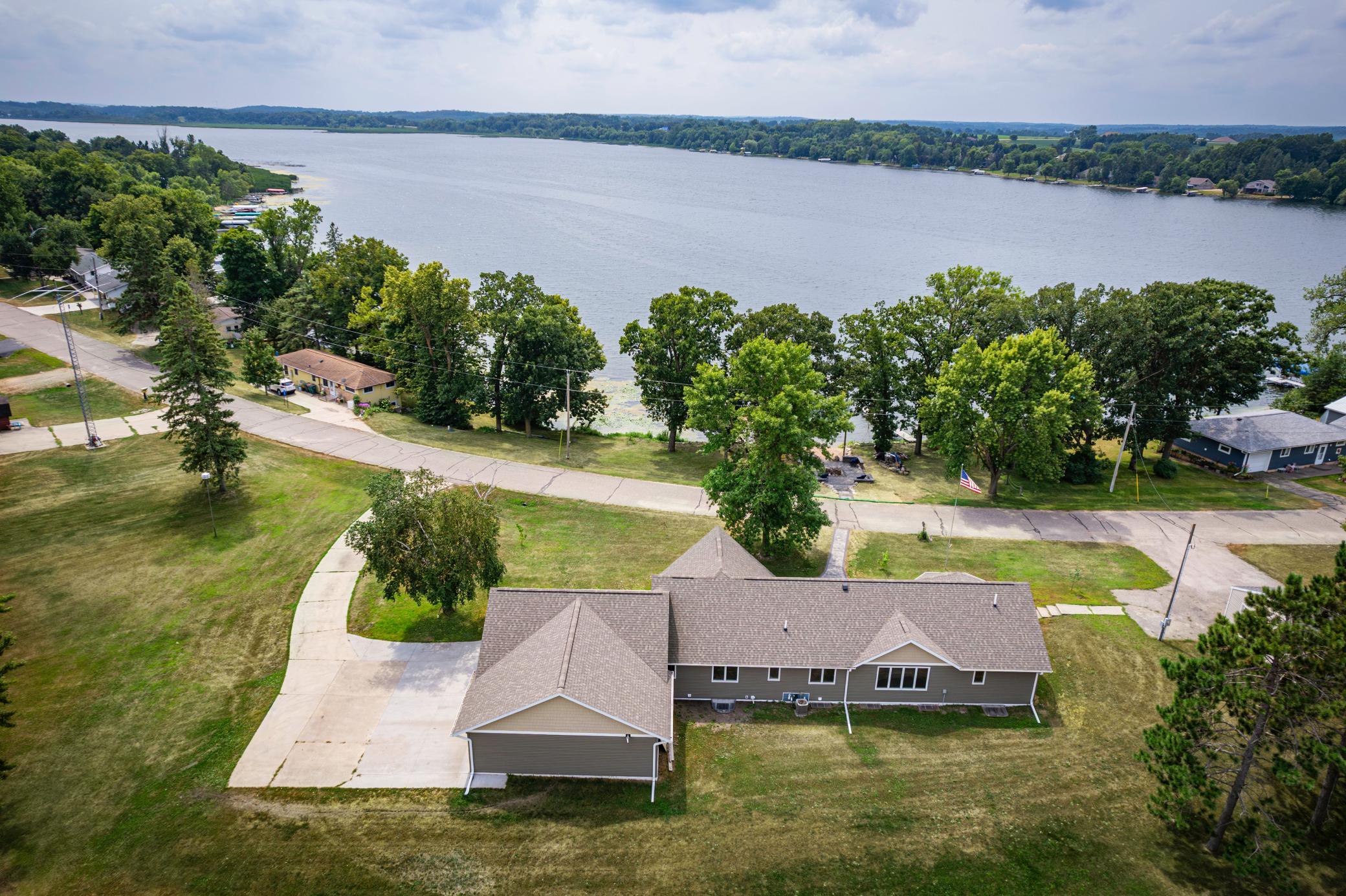 1991 single family home for sale at 31474 Enchanted Loop in Burtrum, MN — 6 bed, 3 bath (photo 2 of 7)