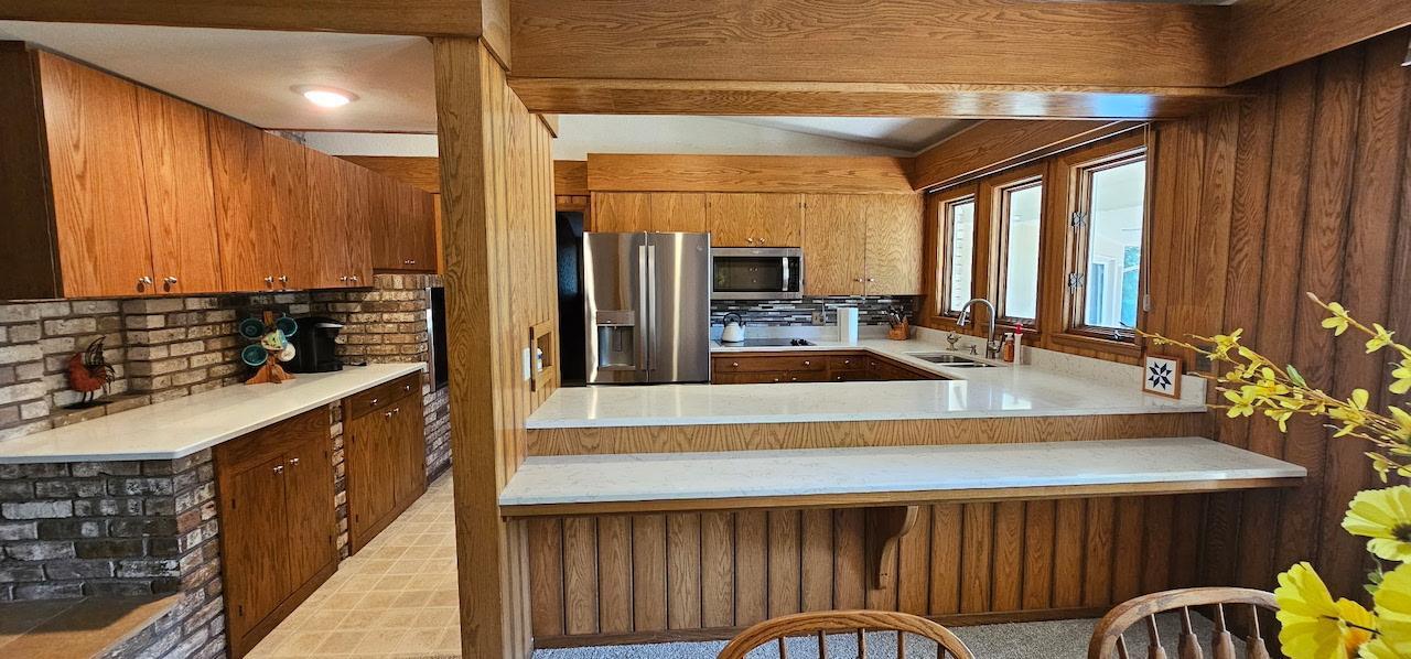 1965 single family home for sale at 911 Oakmont Drive in Thief River Falls, MN — 4 bed, 3 bath (photo 11 of 45)