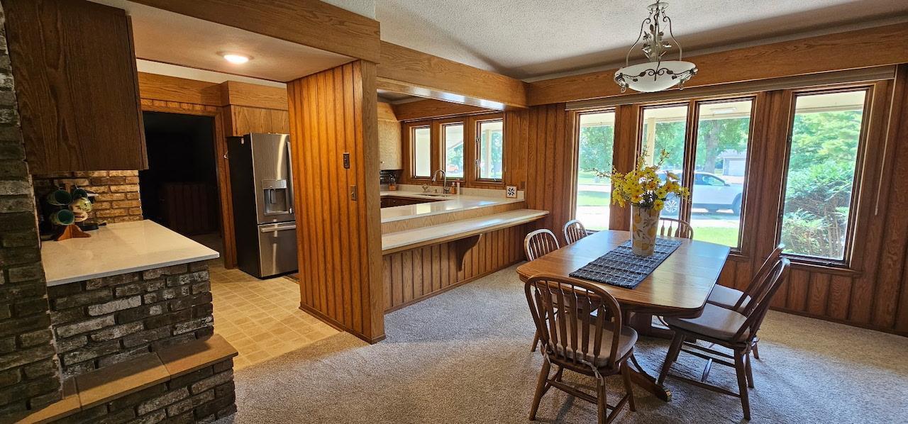 1965 single family home for sale at 911 Oakmont Drive in Thief River Falls, MN — 4 bed, 3 bath (photo 12 of 45)