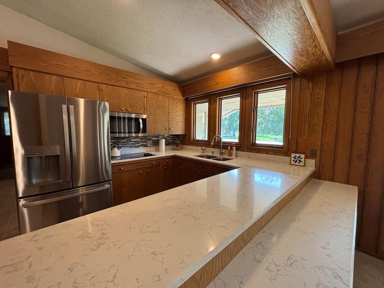 1965 single family home for sale at 911 Oakmont Drive in Thief River Falls, MN — 4 bed, 3 bath (photo 15 of 45)