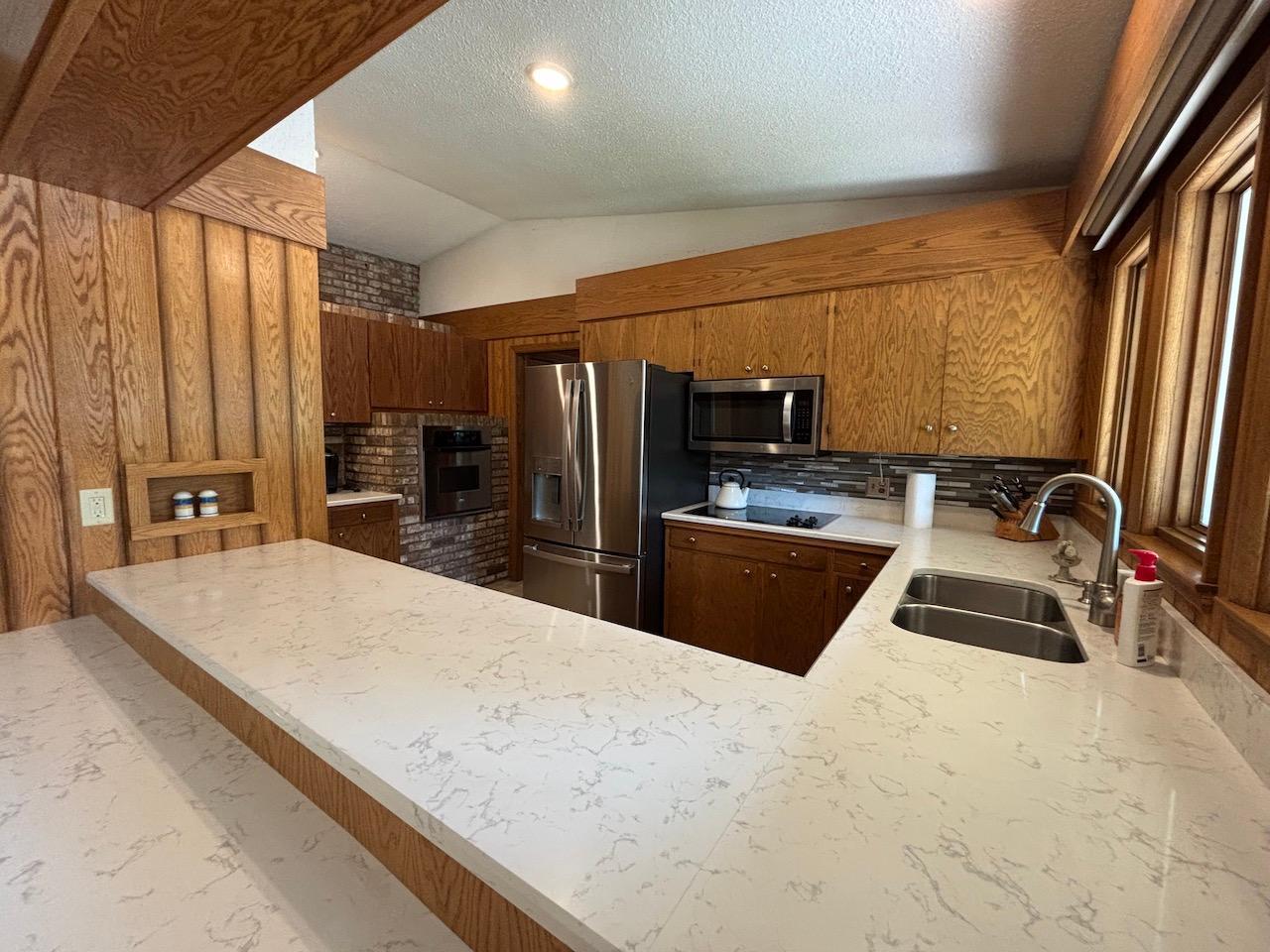 1965 single family home for sale at 911 Oakmont Drive in Thief River Falls, MN — 4 bed, 3 bath (photo 16 of 45)