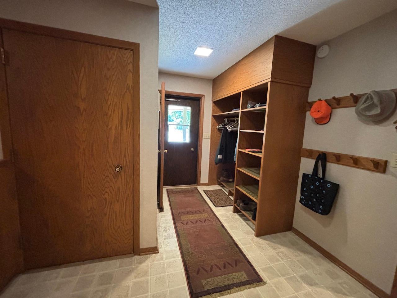 1965 single family home for sale at 911 Oakmont Drive in Thief River Falls, MN — 4 bed, 3 bath (photo 18 of 45)