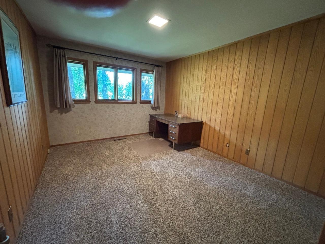 1965 single family home for sale at 911 Oakmont Drive in Thief River Falls, MN — 4 bed, 3 bath (photo 24 of 45)