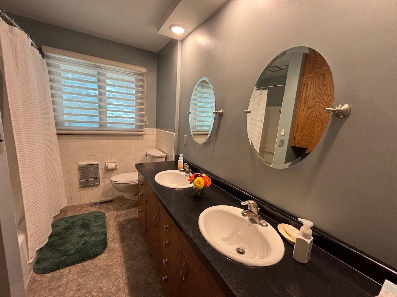 1965 single family home for sale at 911 Oakmont Drive in Thief River Falls, MN — 4 bed, 3 bath (photo 28 of 45)