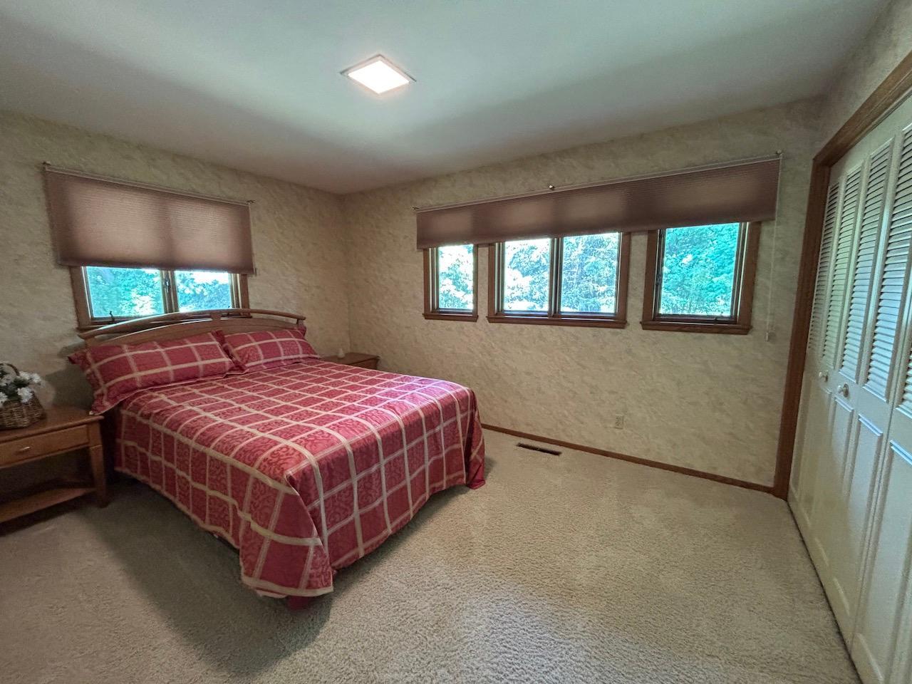 1965 single family home for sale at 911 Oakmont Drive in Thief River Falls, MN — 4 bed, 3 bath (photo 31 of 45)