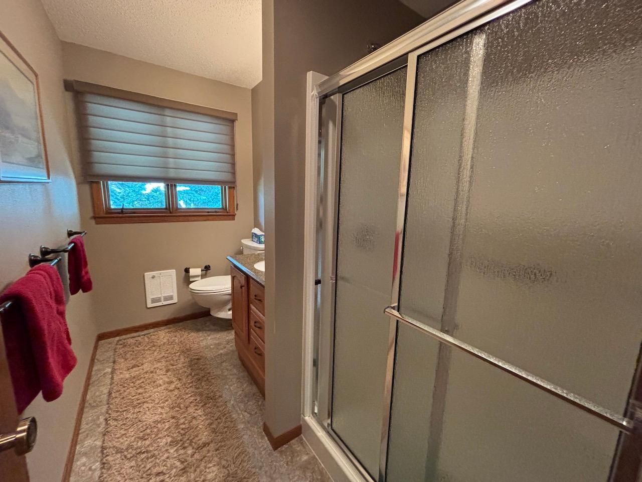 1965 single family home for sale at 911 Oakmont Drive in Thief River Falls, MN — 4 bed, 3 bath (photo 37 of 45)