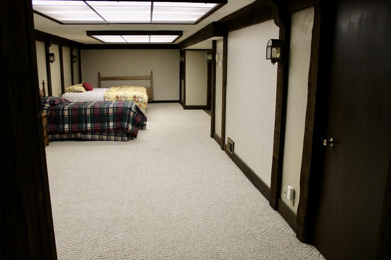 1965 single family home for sale at 911 Oakmont Drive in Thief River Falls, MN — 4 bed, 3 bath (photo 40 of 45)