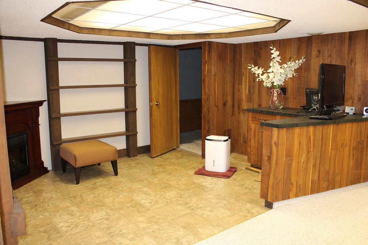 1965 single family home for sale at 911 Oakmont Drive in Thief River Falls, MN — 4 bed, 3 bath (photo 41 of 45)