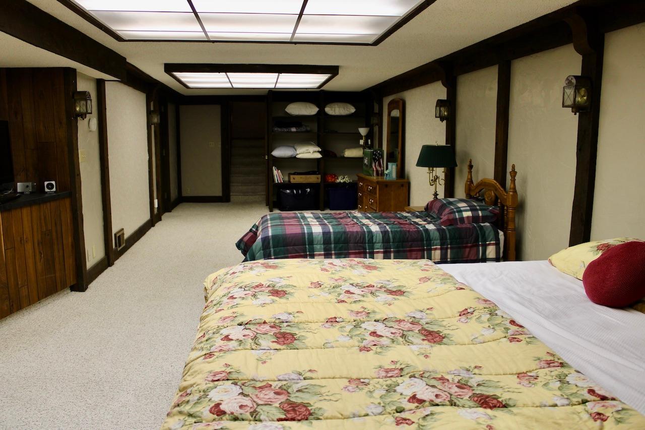 1965 single family home for sale at 911 Oakmont Drive in Thief River Falls, MN — 4 bed, 3 bath (photo 42 of 45)