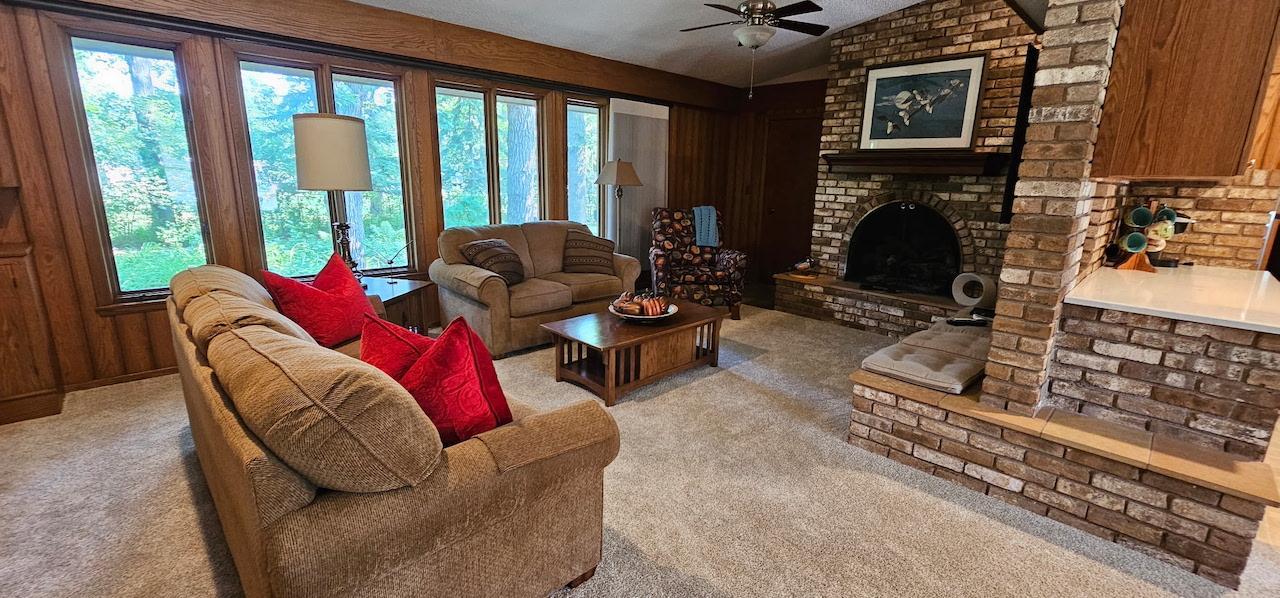 1965 single family home for sale at 911 Oakmont Drive in Thief River Falls, MN — 4 bed, 3 bath (photo 7 of 45)