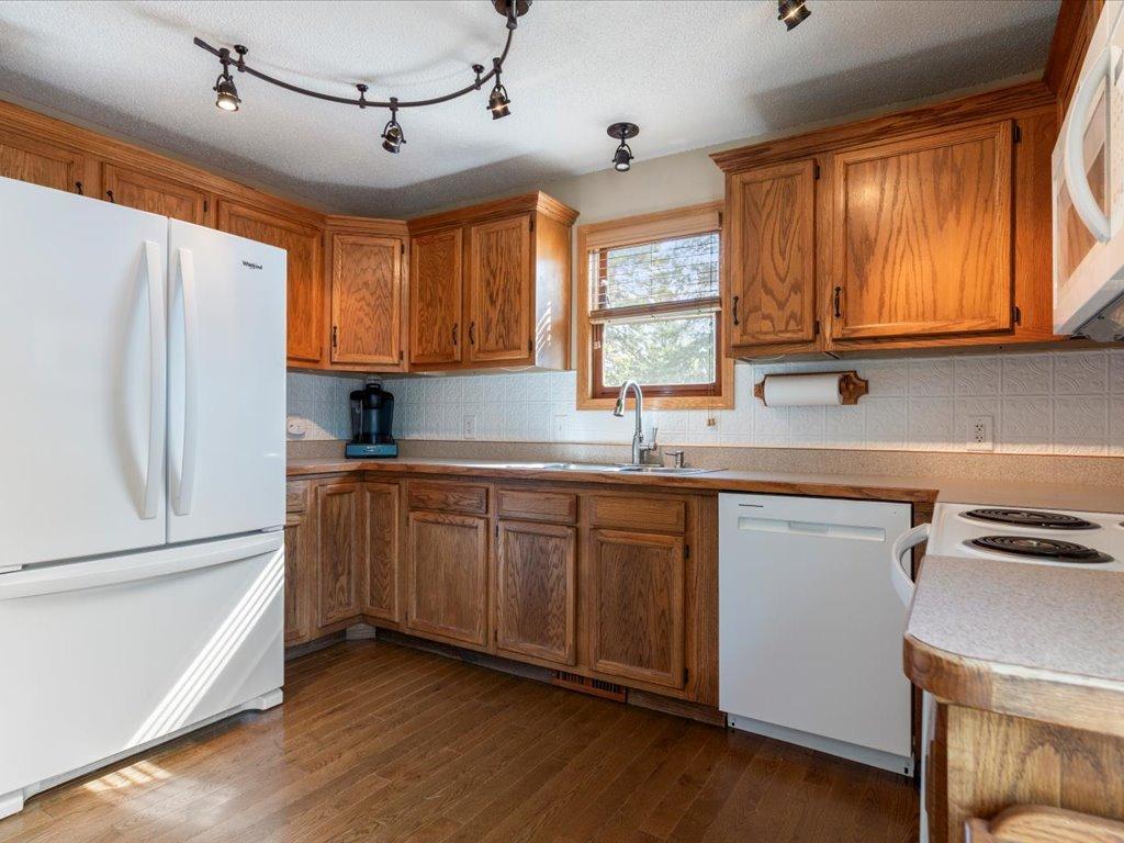 1910 single family home for sale at 39523 State Highway 47 in Aitkin, MN — 3 bed, 2 bath (photo 6 of 42)
