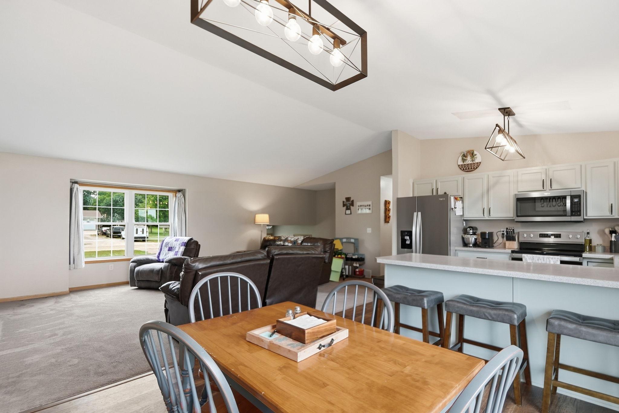 2003 single family home for sale at 605 W 8th Avenue in Osakis, MN — 4 bed, 2 bath (photo 12 of 32)
