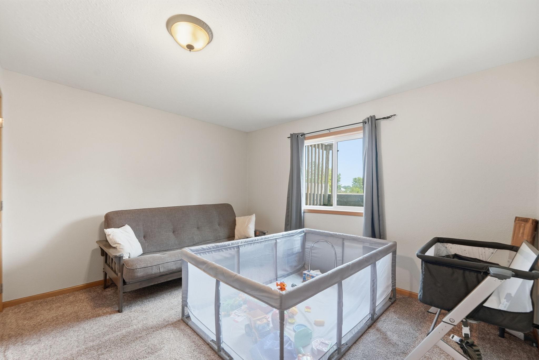 2003 single family home for sale at 605 W 8th Avenue in Osakis, MN — 4 bed, 2 bath (photo 22 of 32)