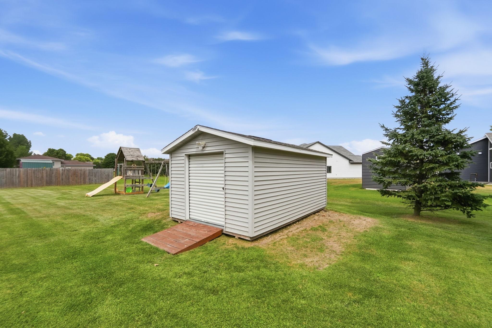 2003 single family home for sale at 605 W 8th Avenue in Osakis, MN — 4 bed, 2 bath (photo 27 of 32)