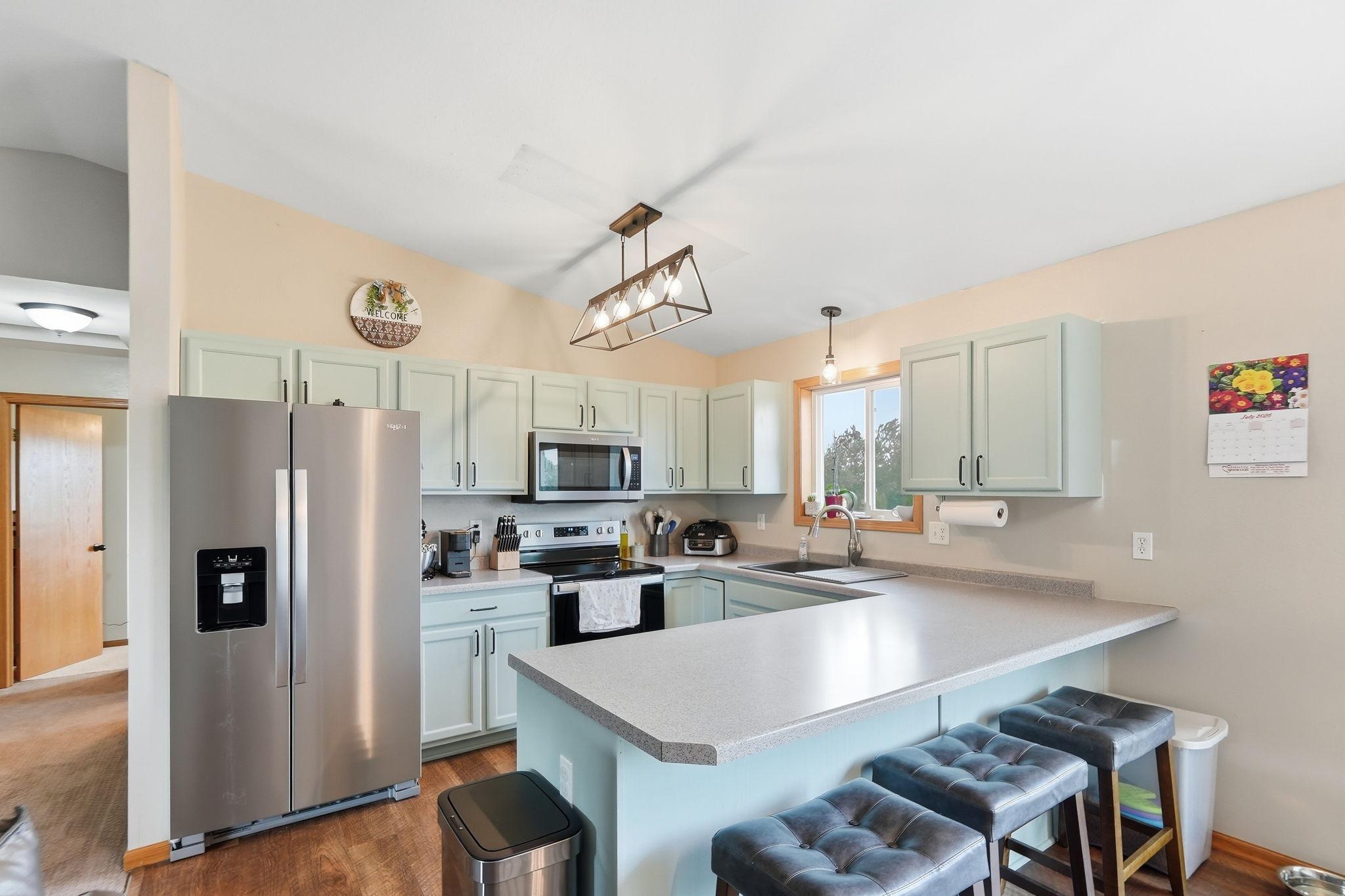 2003 single family home for sale at 605 W 8th Avenue in Osakis, MN — 4 bed, 2 bath (photo 8 of 32)