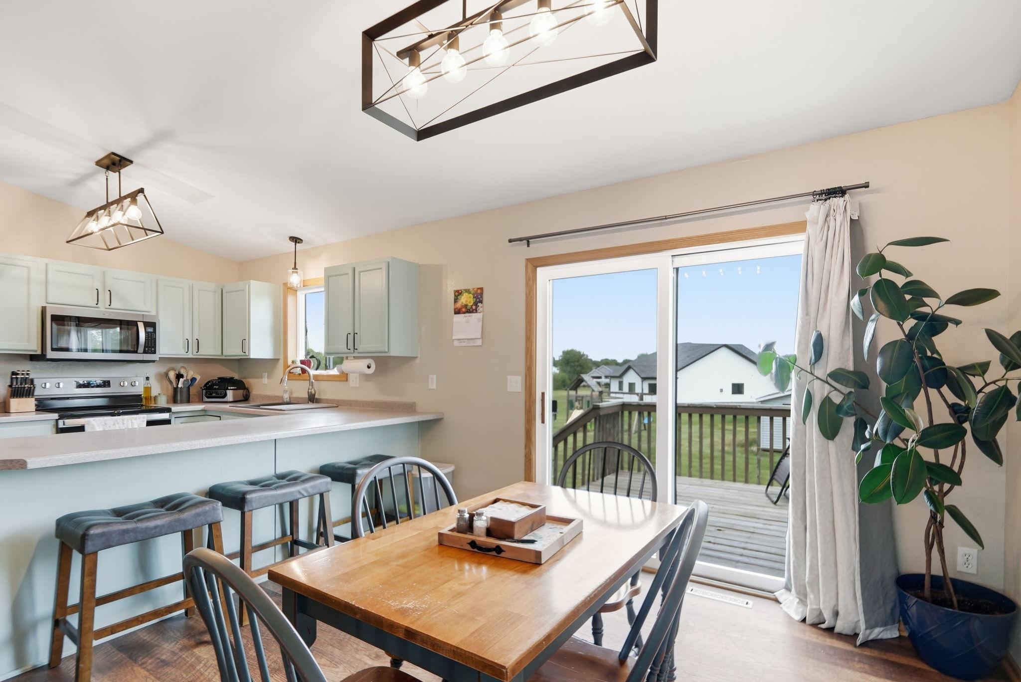 2003 single family home for sale at 605 W 8th Avenue in Osakis, MN — 4 bed, 2 bath (photo 10 of 32)