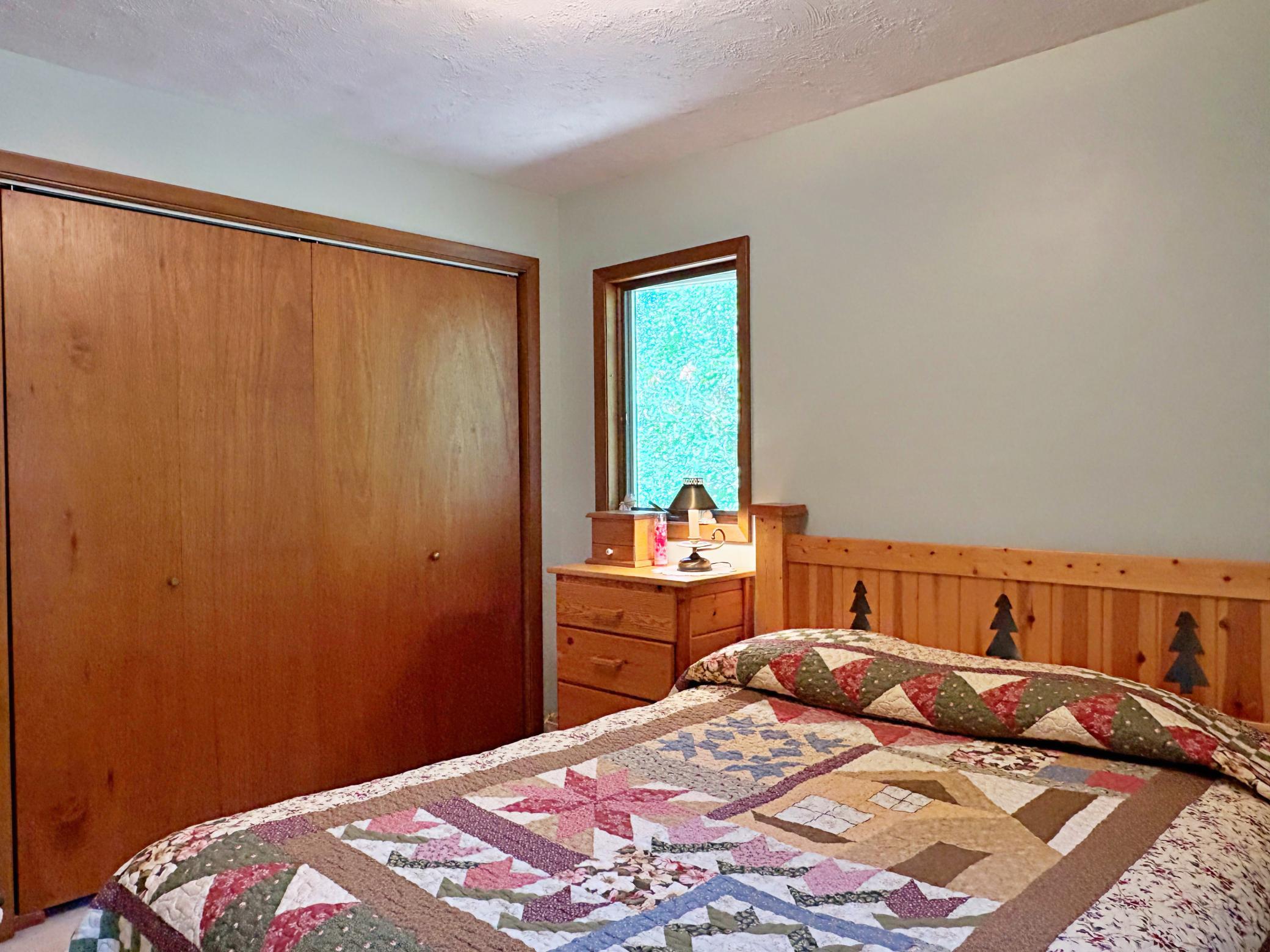 1986 single family home for sale at 9962 Knotty Pine Drive in Park Rapids, MN — 2 bed, 2 bath (photo 13 of 48)
